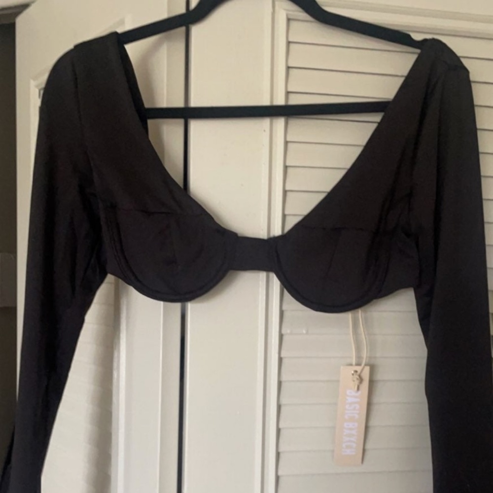 Black long sleeve crop top